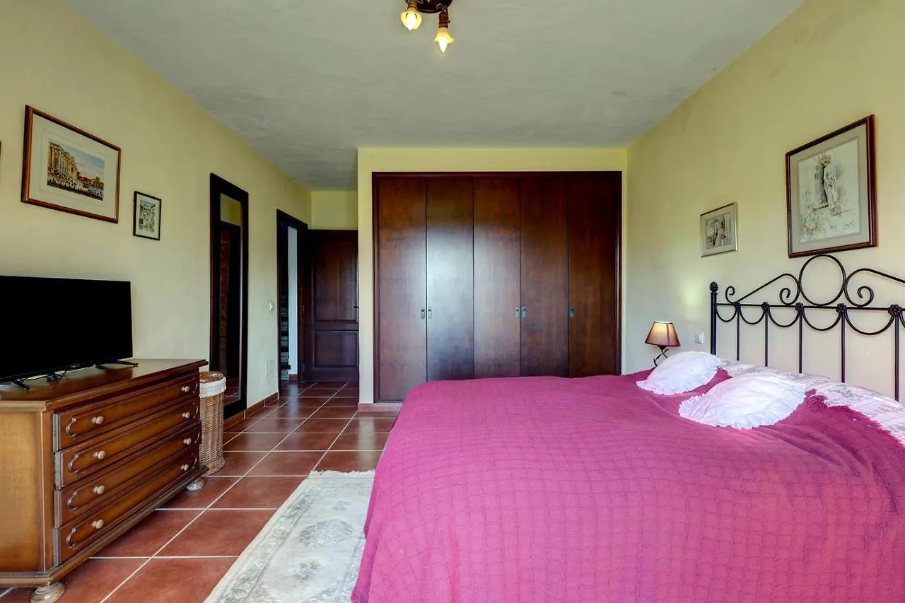 Villa Casares 0*,